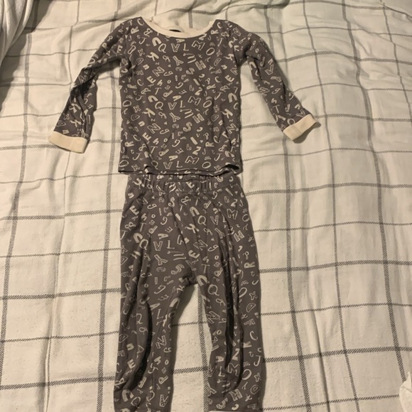 GUC Set of 3 Burt’s Bee Baby 2T boy cotton pajamas - Picture 4 of 7